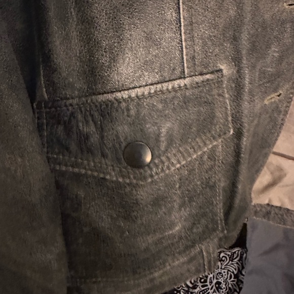 Leather jacket - Picture 10 of 12